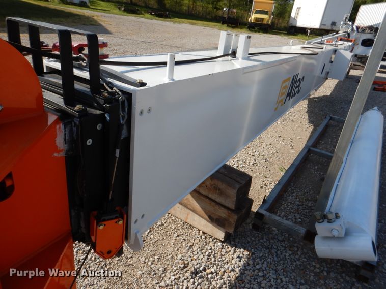 image for item DM1462 2018 Altec AC28-103B O/D  crane