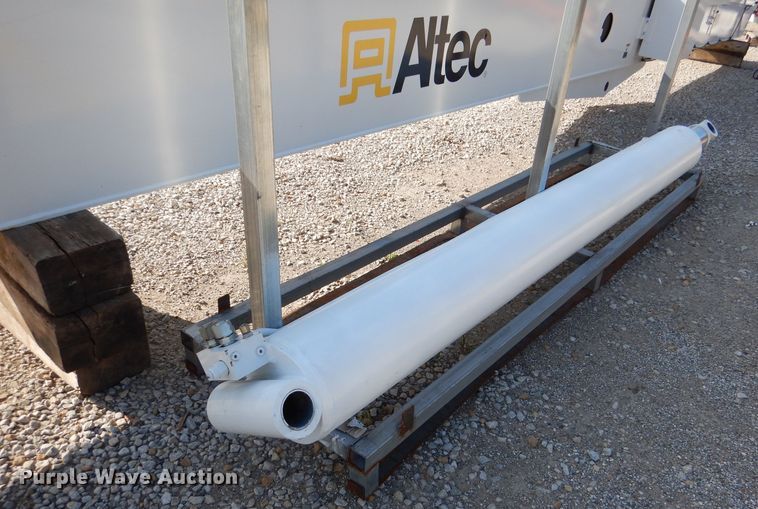 image for item DM1462 2018 Altec AC28-103B O/D  crane