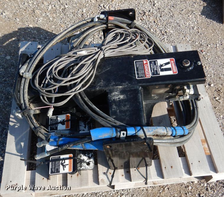 image for item DM1462 2018 Altec AC28-103B O/D  crane