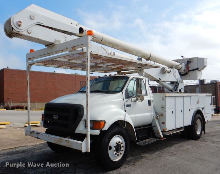 image for item DM3973 2004 Ford F750 Super Duty XL  bucket truck