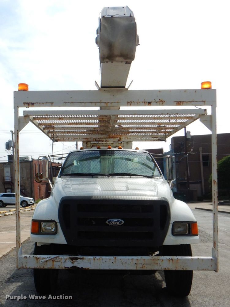 image for item DM3973 2004 Ford F750 Super Duty XL  bucket truck