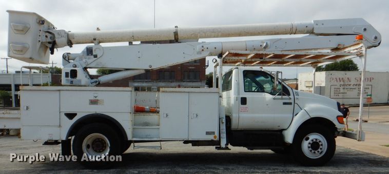 image for item DM3973 2004 Ford F750 Super Duty XL  bucket truck