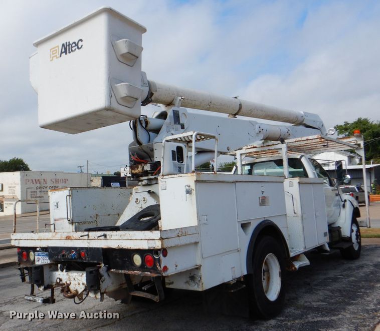 image for item DM3973 2004 Ford F750 Super Duty XL  bucket truck