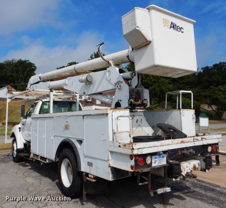 image for item DM3973 2004 Ford F750 Super Duty XL  bucket truck