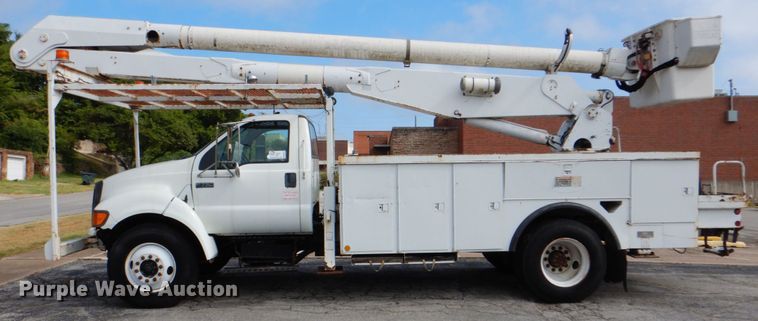 image for item DM3973 2004 Ford F750 Super Duty XL  bucket truck