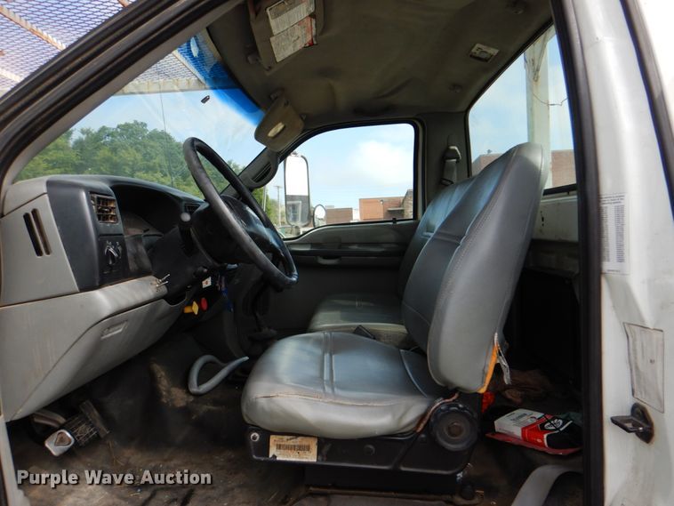 image for item DM3973 2004 Ford F750 Super Duty XL  bucket truck
