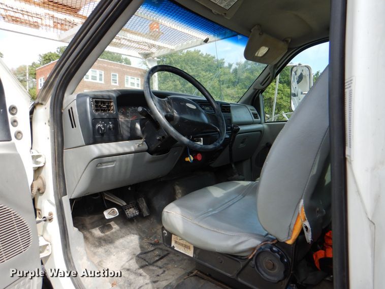 image for item DM3973 2004 Ford F750 Super Duty XL  bucket truck