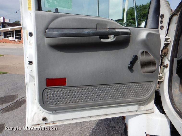 image for item DM3973 2004 Ford F750 Super Duty XL  bucket truck