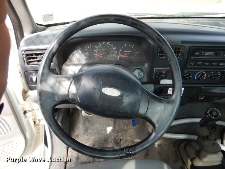 image for item DM3973 2004 Ford F750 Super Duty XL  bucket truck