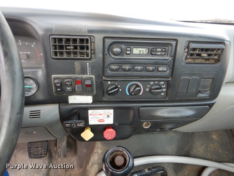 image for item DM3973 2004 Ford F750 Super Duty XL  bucket truck