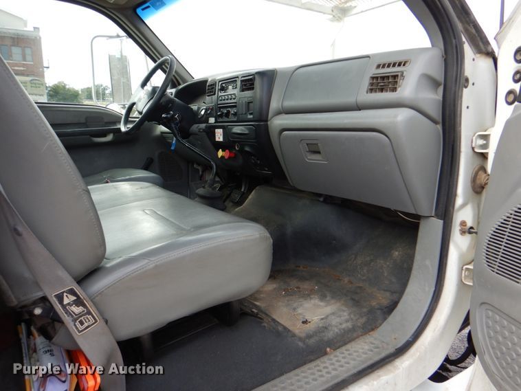 image for item DM3973 2004 Ford F750 Super Duty XL  bucket truck