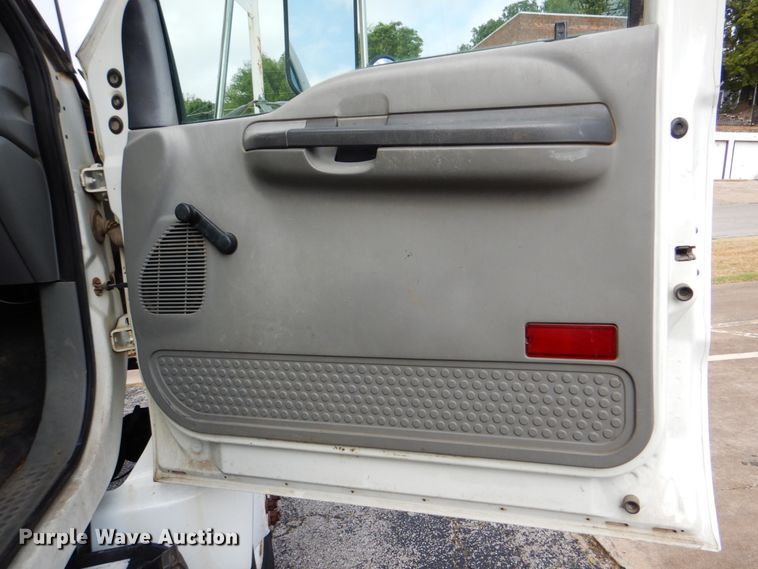image for item DM3973 2004 Ford F750 Super Duty XL  bucket truck