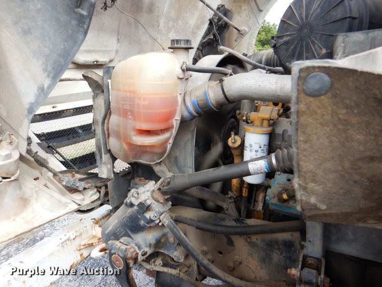 image for item DM3973 2004 Ford F750 Super Duty XL  bucket truck