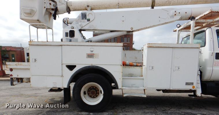 image for item DM3973 2004 Ford F750 Super Duty XL  bucket truck