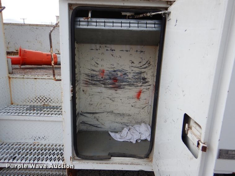 image for item DM3973 2004 Ford F750 Super Duty XL  bucket truck