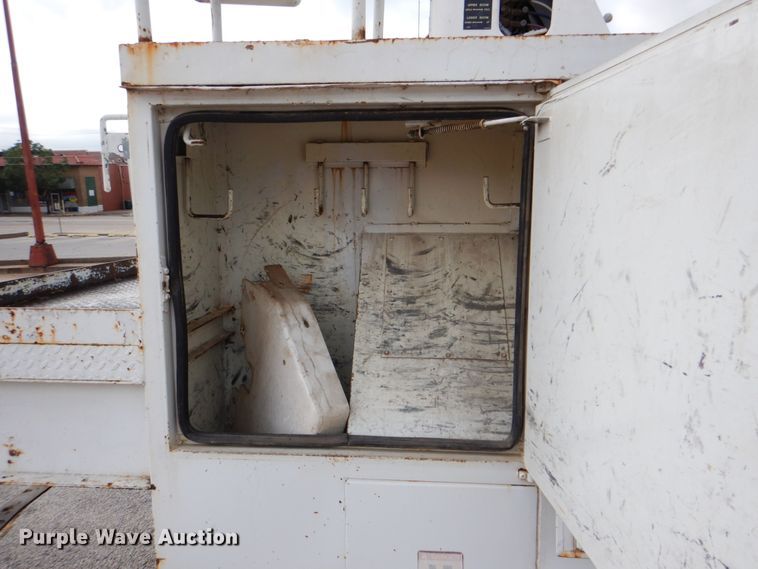 image for item DM3973 2004 Ford F750 Super Duty XL  bucket truck