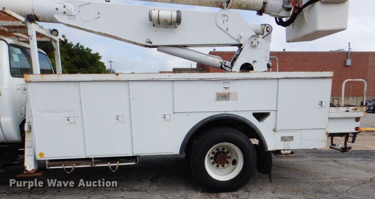 image for item DM3973 2004 Ford F750 Super Duty XL  bucket truck