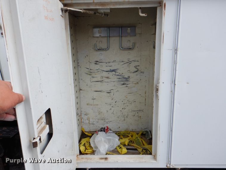 image for item DM3973 2004 Ford F750 Super Duty XL  bucket truck