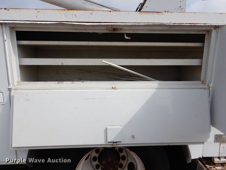 image for item DM3973 2004 Ford F750 Super Duty XL  bucket truck