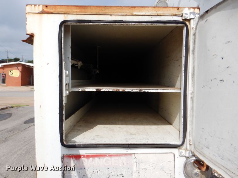 image for item DM3973 2004 Ford F750 Super Duty XL  bucket truck