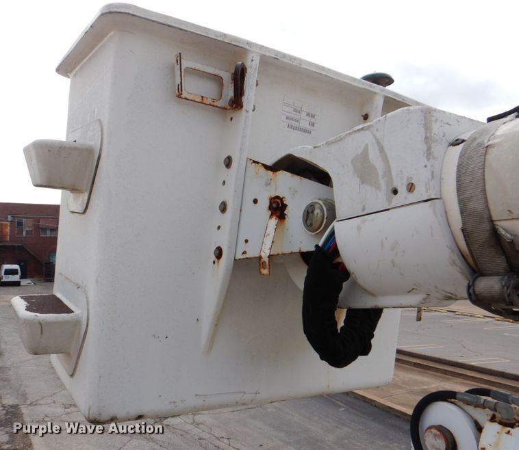 image for item DM3973 2004 Ford F750 Super Duty XL  bucket truck