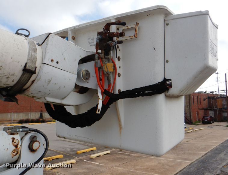 image for item DM3973 2004 Ford F750 Super Duty XL  bucket truck