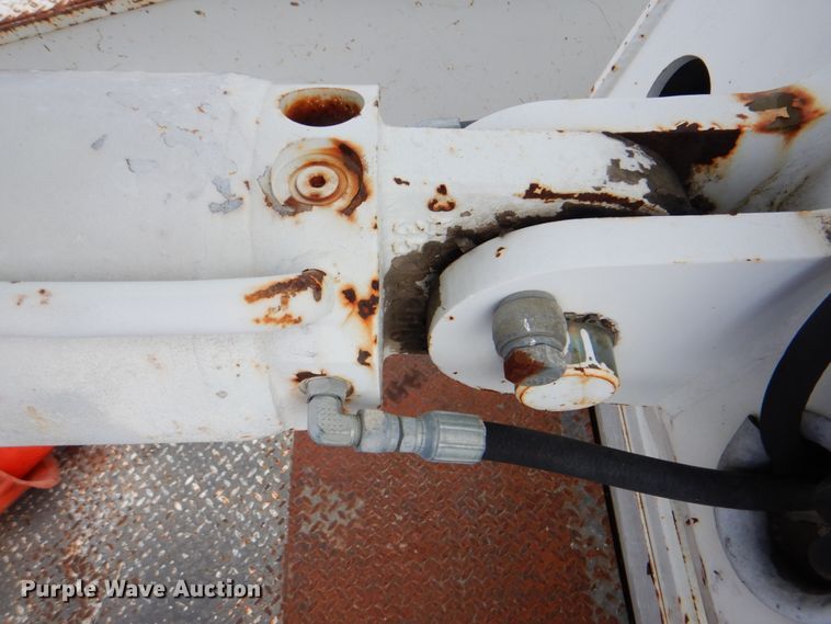 image for item DM3973 2004 Ford F750 Super Duty XL  bucket truck