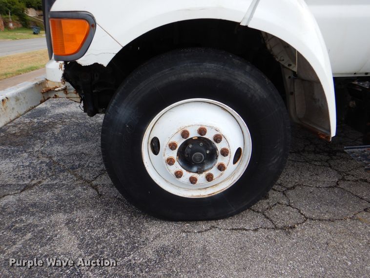 image for item DM3973 2004 Ford F750 Super Duty XL  bucket truck