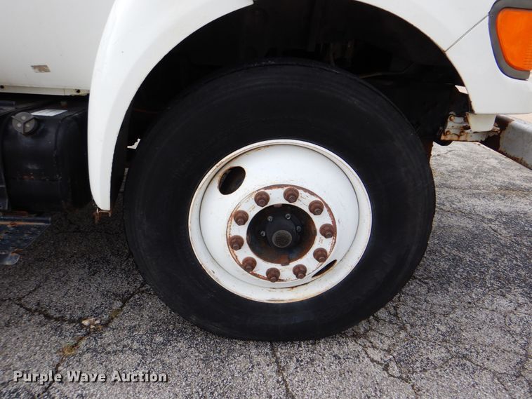 image for item DM3973 2004 Ford F750 Super Duty XL  bucket truck