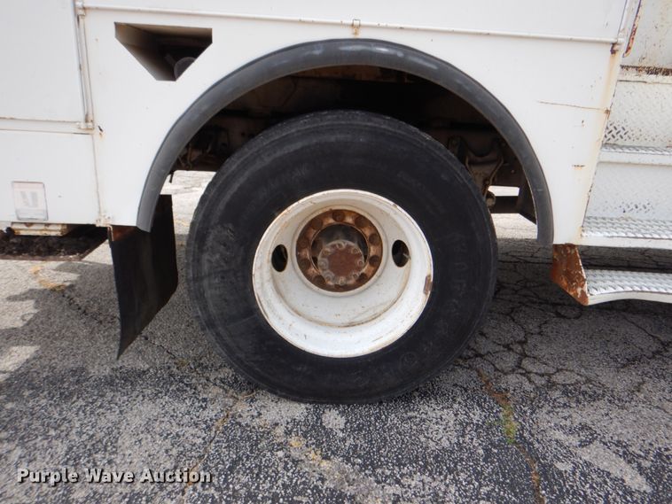 image for item DM3973 2004 Ford F750 Super Duty XL  bucket truck