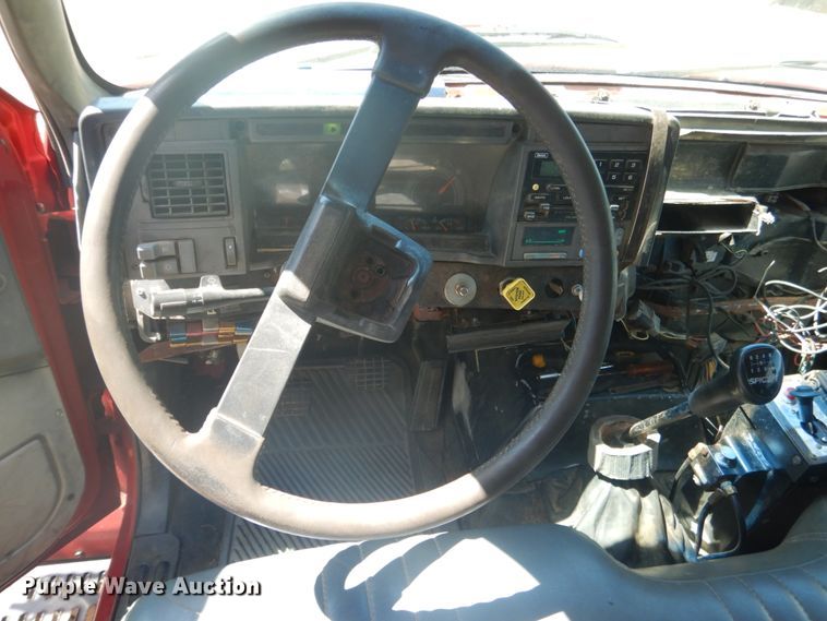 image for item DM3985 1999 Chevrolet C7500  dump truck