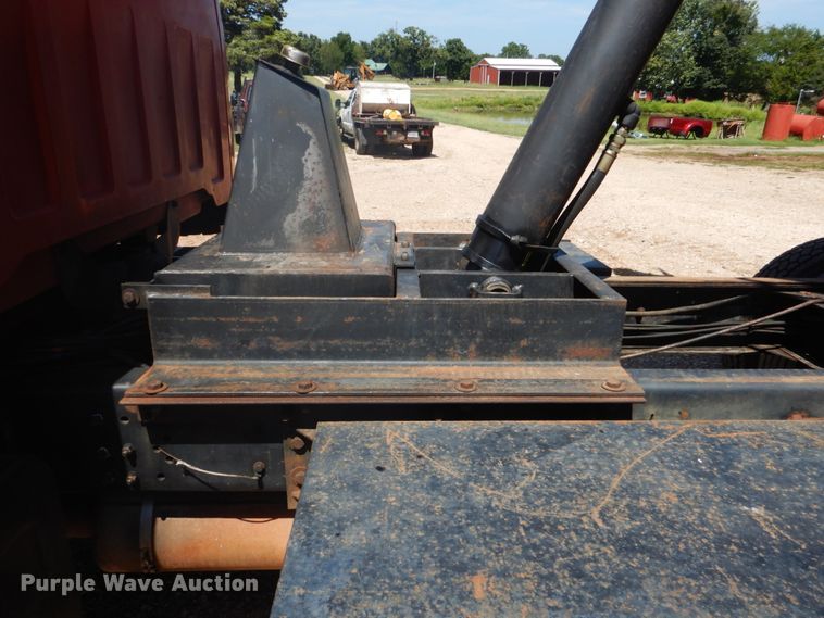 image for item DM3985 1999 Chevrolet C7500  dump truck