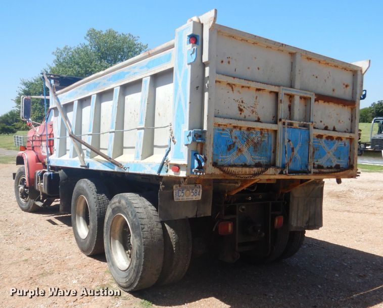 image for item DM3986 1989 Chevrolet Kodiak C70  dump truck