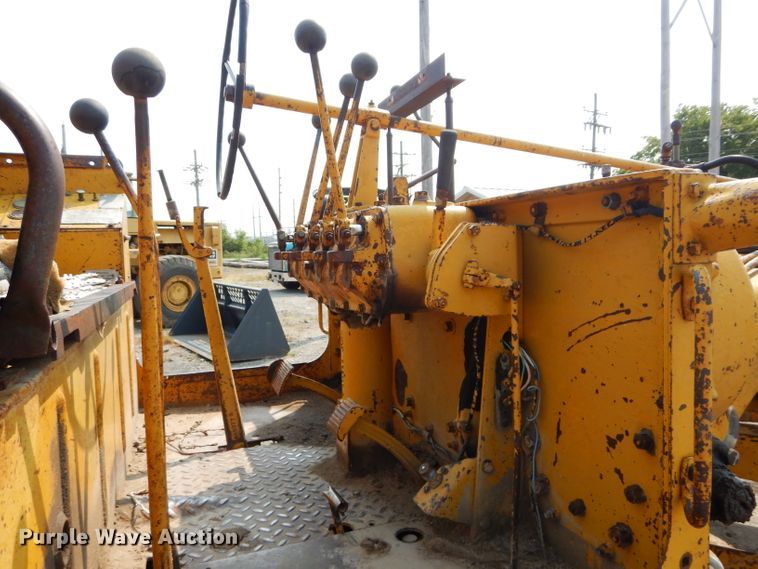 image for item DM4361 1961 Caterpillar 12E  rigid frame motor grader