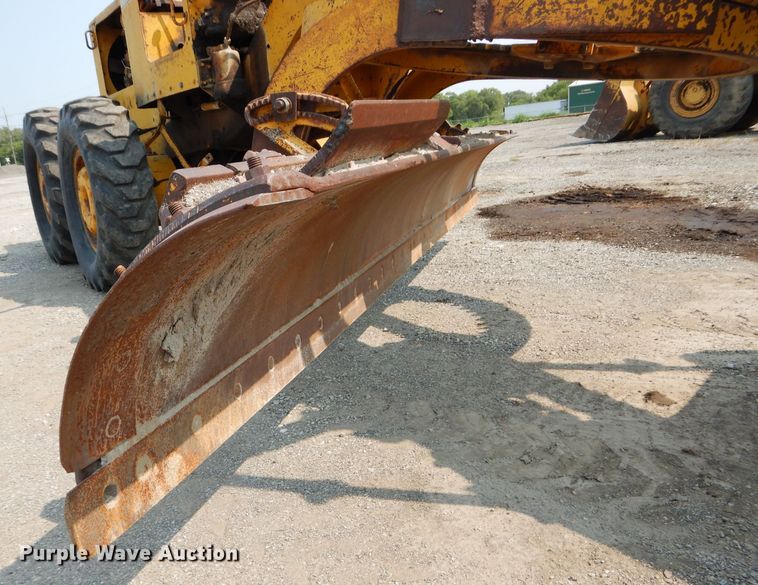 image for item DM4361 1961 Caterpillar 12E  rigid frame motor grader