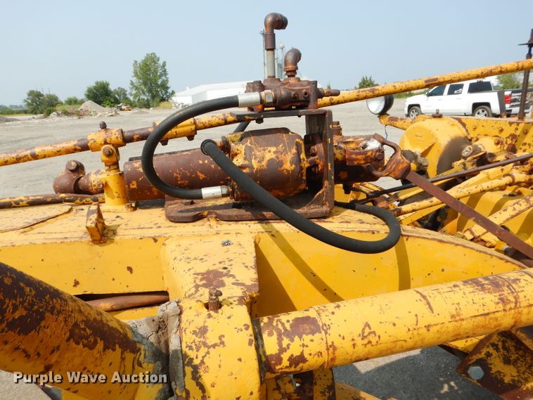 image for item DM4361 1961 Caterpillar 12E  rigid frame motor grader