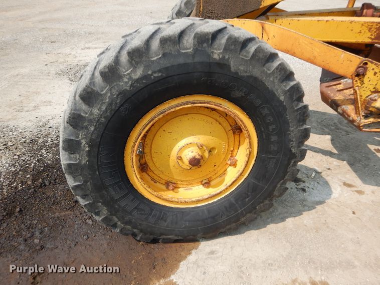 image for item DM4361 1961 Caterpillar 12E  rigid frame motor grader