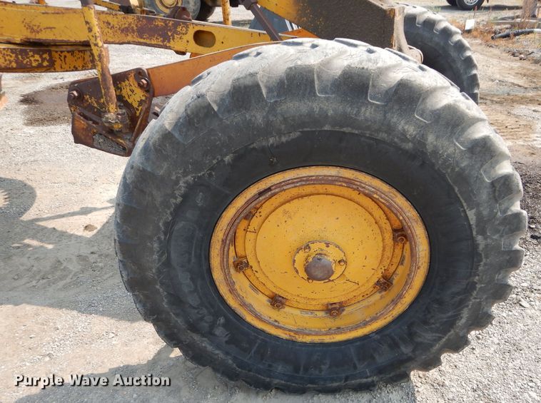 image for item DM4361 1961 Caterpillar 12E  rigid frame motor grader