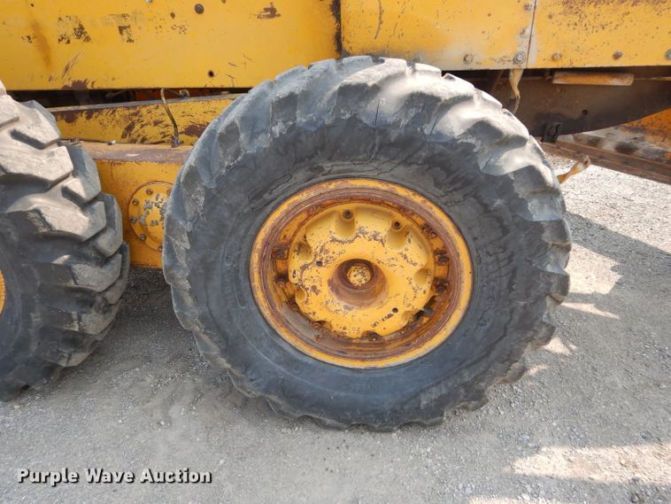 image for item DM4361 1961 Caterpillar 12E  rigid frame motor grader