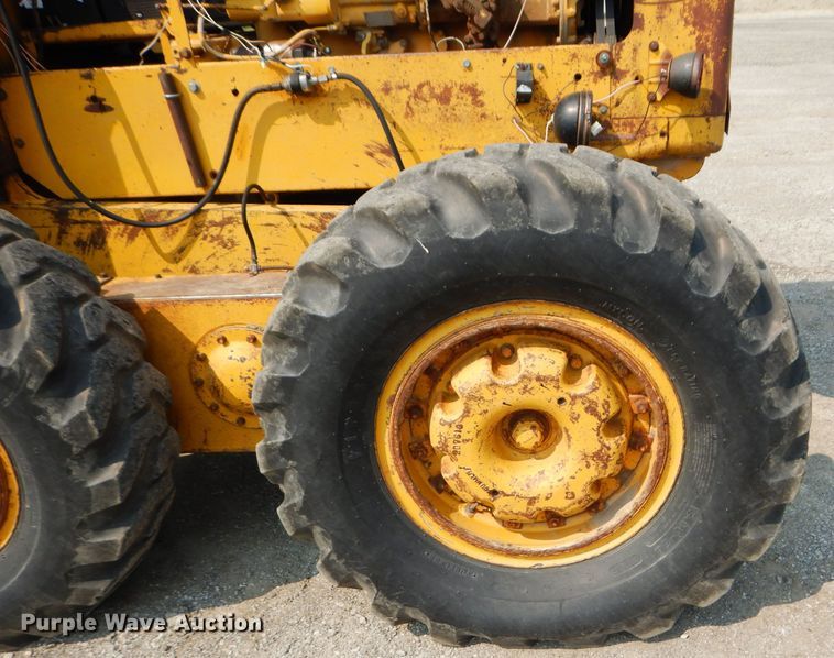 image for item DM4361 1961 Caterpillar 12E  rigid frame motor grader