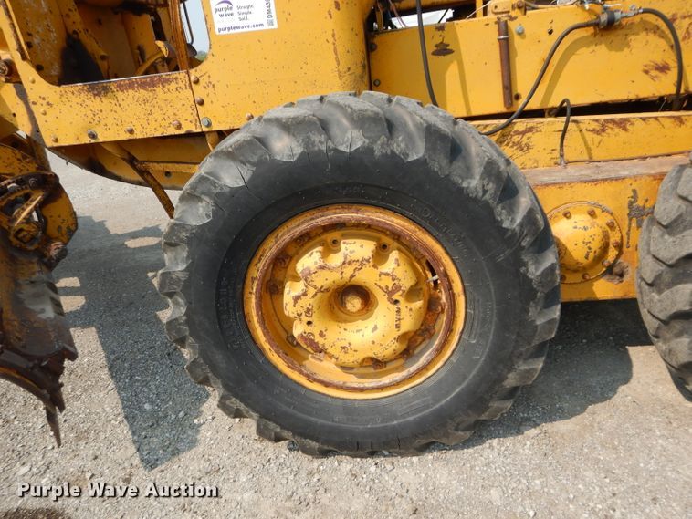 image for item DM4361 1961 Caterpillar 12E  rigid frame motor grader
