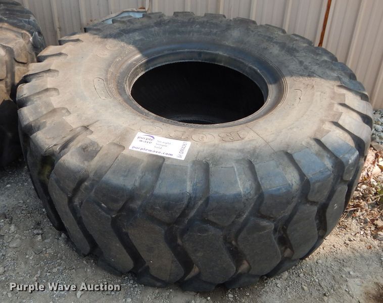 image for item DM4367 (2) Boto 23.5R-25 tires