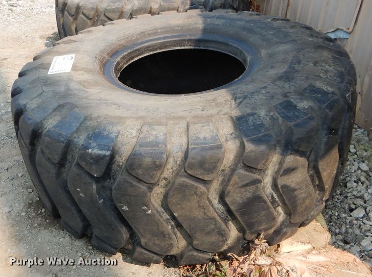 image for item DM4367 (2) Boto 23.5R-25 tires