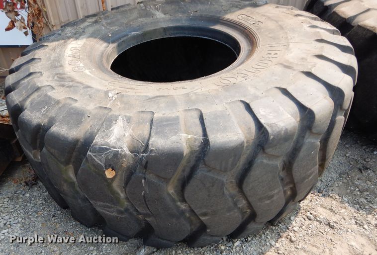 image for item DM4367 (2) Boto 23.5R-25 tires