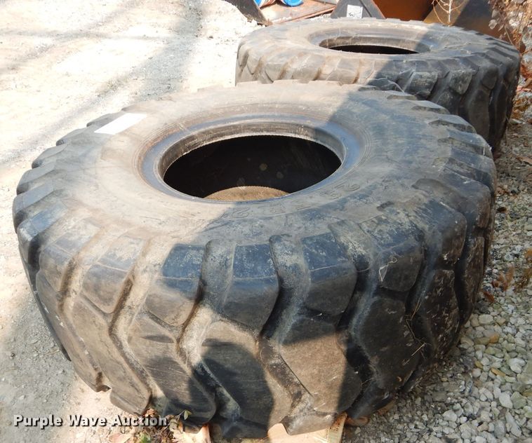 image for item DM4367 (2) Boto 23.5R-25 tires