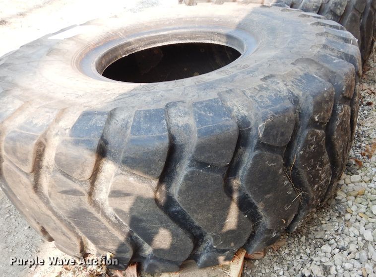 image for item DM4367 (2) Boto 23.5R-25 tires