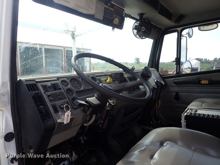 image for item DM5007 1999 Freightliner FL70  Crew Cab utility/service truck