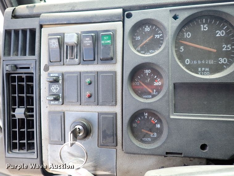 image for item DM5007 1999 Freightliner FL70  Crew Cab utility/service truck