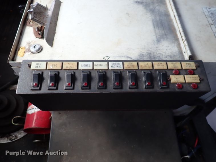 image for item DM5007 1999 Freightliner FL70  Crew Cab utility/service truck