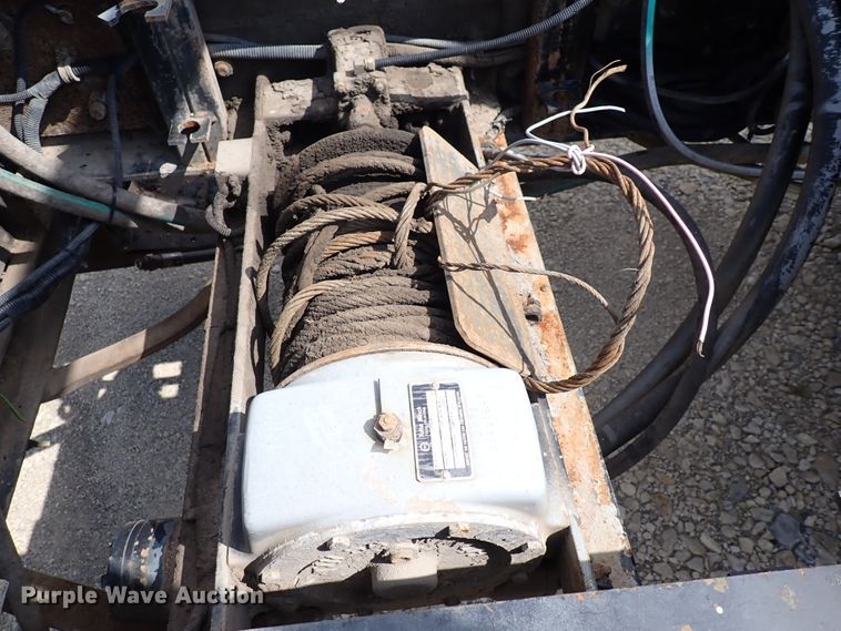 image for item DM5007 1999 Freightliner FL70  Crew Cab utility/service truck